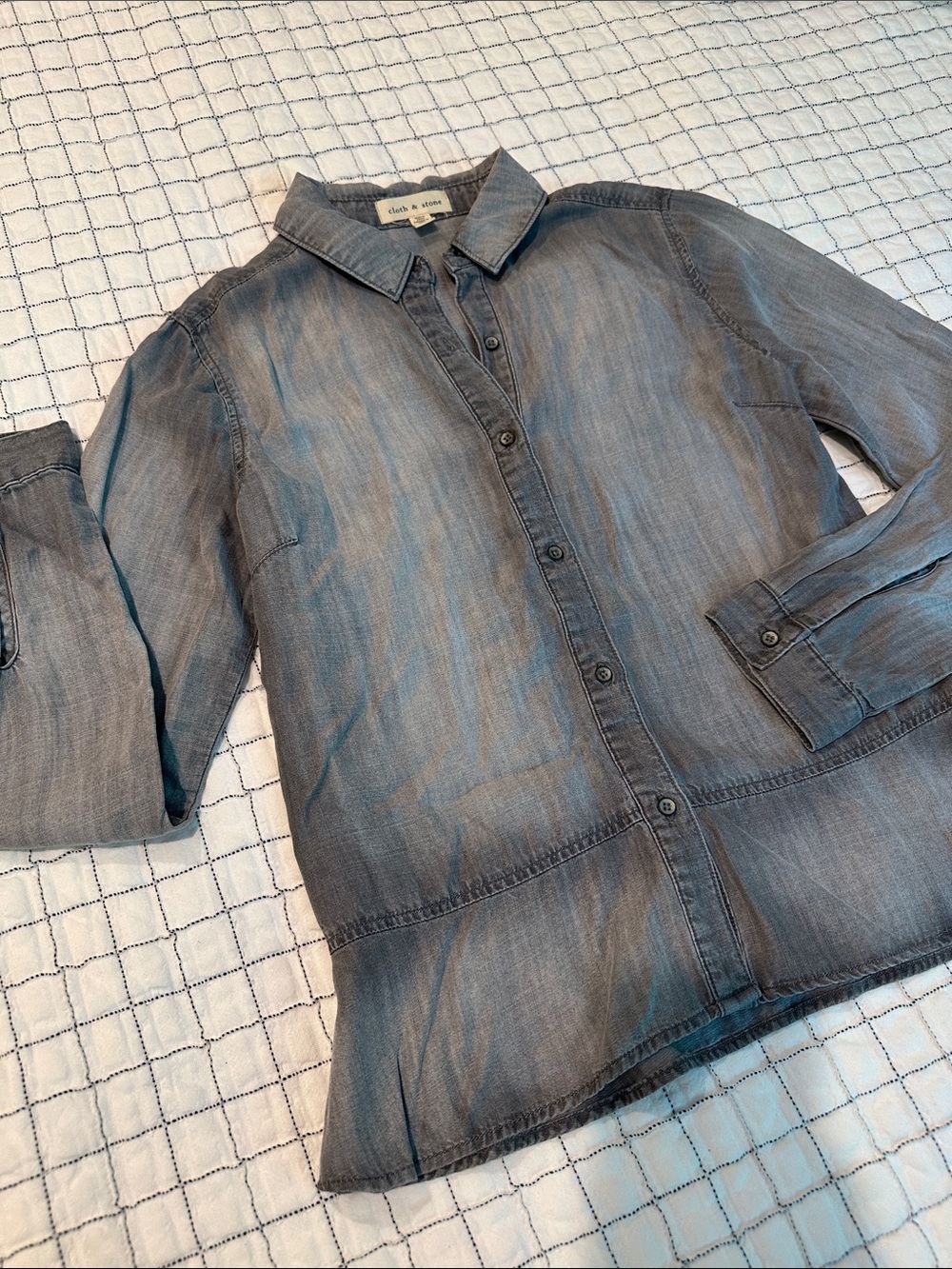 cloth & stone faded chambray shirt in gray